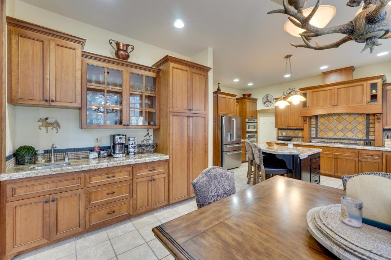 Klamath Falls Vacation Rental With Resort Amenities! エクステリア 写真
