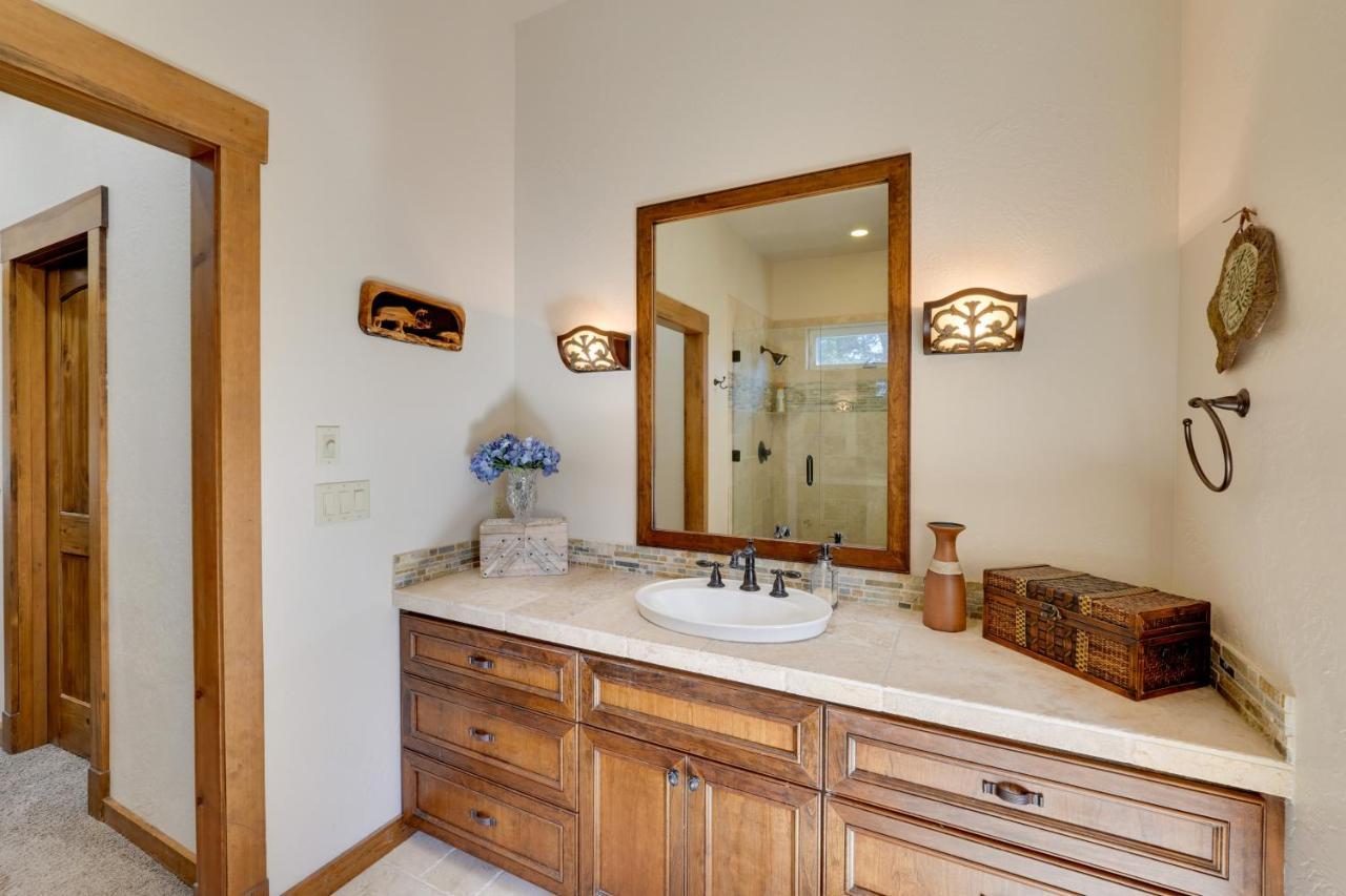 Klamath Falls Vacation Rental With Resort Amenities! エクステリア 写真